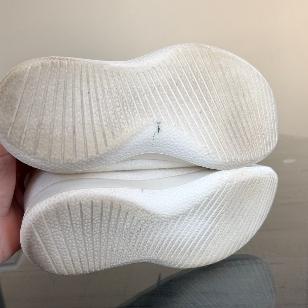Allbirds Wool Runners in Natural White Athletic Shoes. Womens Size 6. Have dirt - Picture 7 of 8